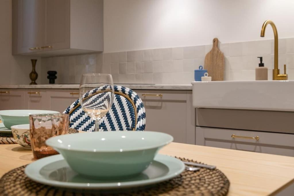 Foscolo 46 - Elegant Family Apartment ตรีเอสเต ภายนอก รูปภาพ