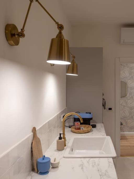 Foscolo 46 - Elegant Family Apartment ตรีเอสเต ภายนอก รูปภาพ