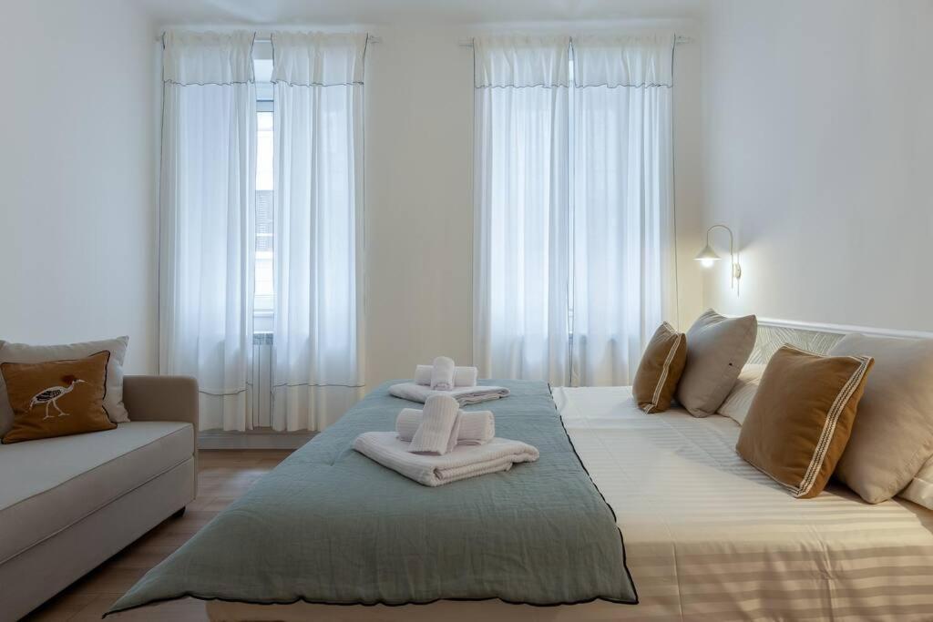 Foscolo 46 - Elegant Family Apartment ตรีเอสเต ภายนอก รูปภาพ