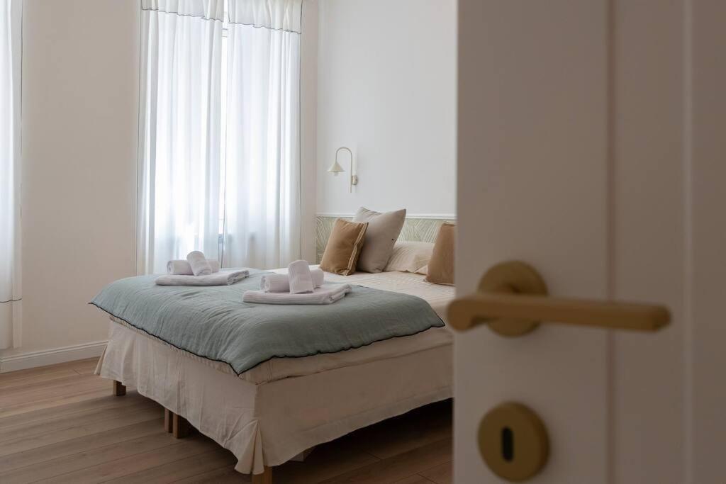 Foscolo 46 - Elegant Family Apartment ตรีเอสเต ภายนอก รูปภาพ