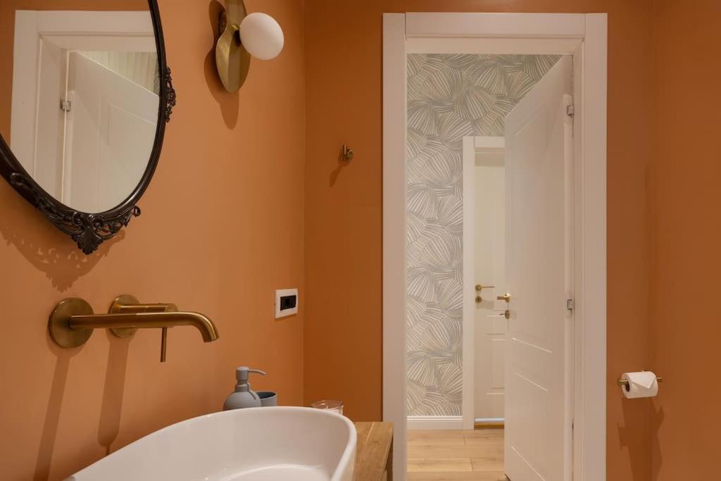 Foscolo 46 - Elegant Family Apartment ตรีเอสเต ภายนอก รูปภาพ