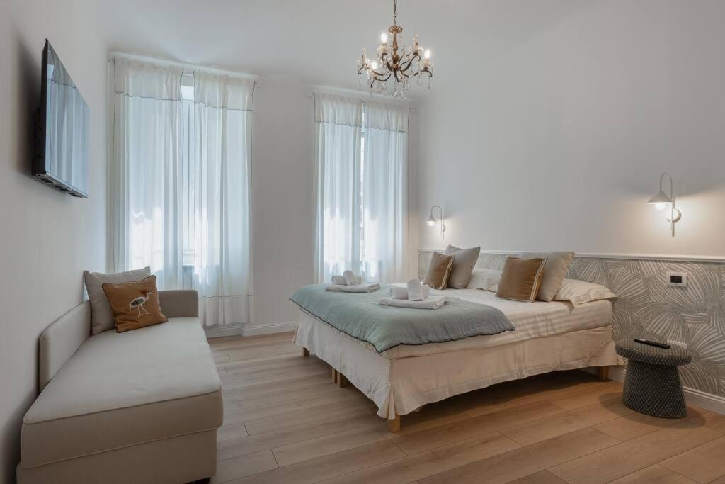 Foscolo 46 - Elegant Family Apartment ตรีเอสเต ภายนอก รูปภาพ