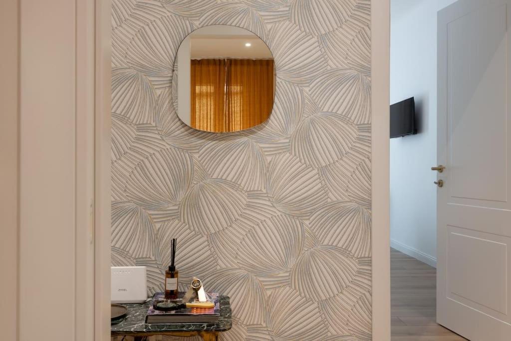 Foscolo 46 - Elegant Family Apartment ตรีเอสเต ภายนอก รูปภาพ