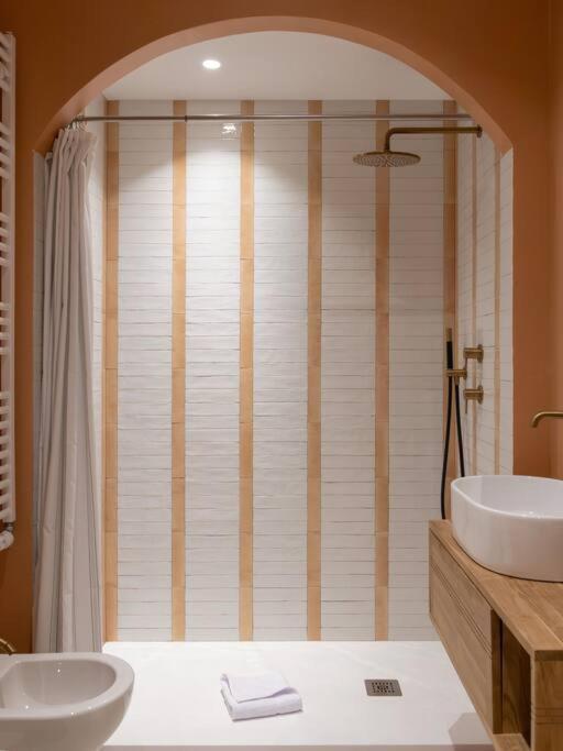 Foscolo 46 - Elegant Family Apartment ตรีเอสเต ภายนอก รูปภาพ