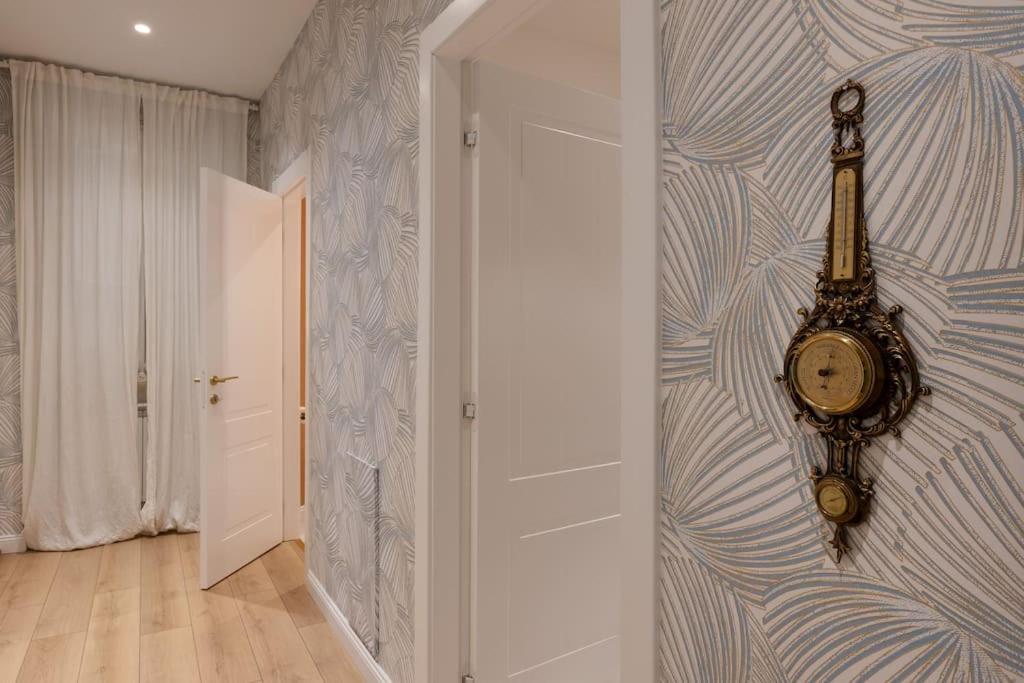 Foscolo 46 - Elegant Family Apartment ตรีเอสเต ภายนอก รูปภาพ