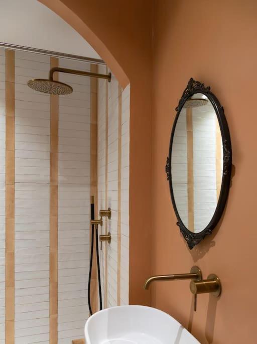 Foscolo 46 - Elegant Family Apartment ตรีเอสเต ภายนอก รูปภาพ
